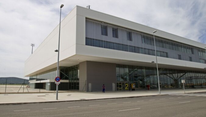 Spānijā par 10 000 pārdota 'spoku lidosta', kas izmaksāja miljardu eiro