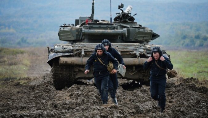 Kijeva: Krievija sūta tankus un snaiperus uz Donbasa fronti