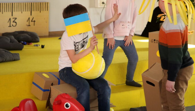 Для украинских детей открыты шесть бесплатных лагерей. Олайне финансирует нянь, Рига — присмотр