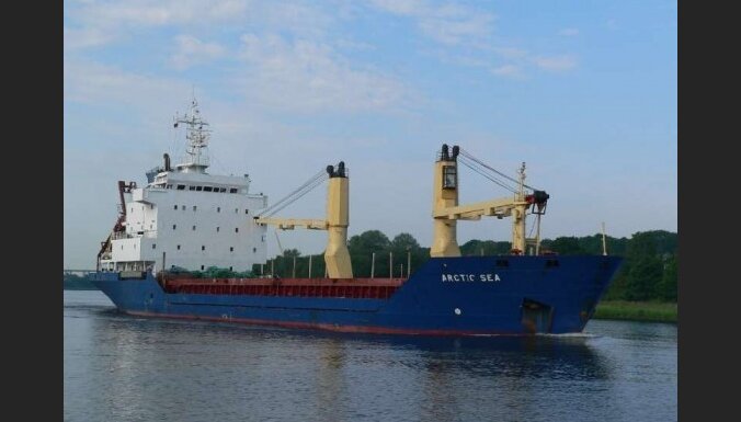 Экипаж Arctic Sea и пираты доставлены в Москву
