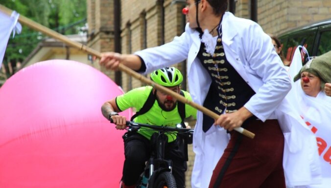 Doctor Clown Charity Cycling Marathon: 2000 kilometers to support sick children