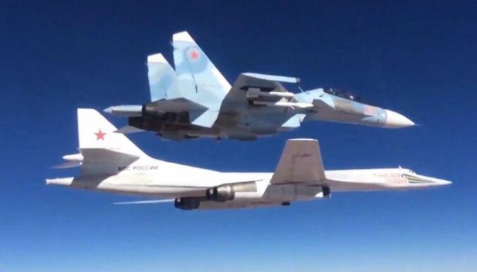 Krievu lidmašīnas bombardējušas Baltkrievijas teritoriju, ziņo Ukraina
