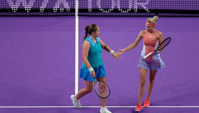 Ostapenko kopā ar Kičenoku nominētas WTA gada labākā dubultspēļu dueta balvai