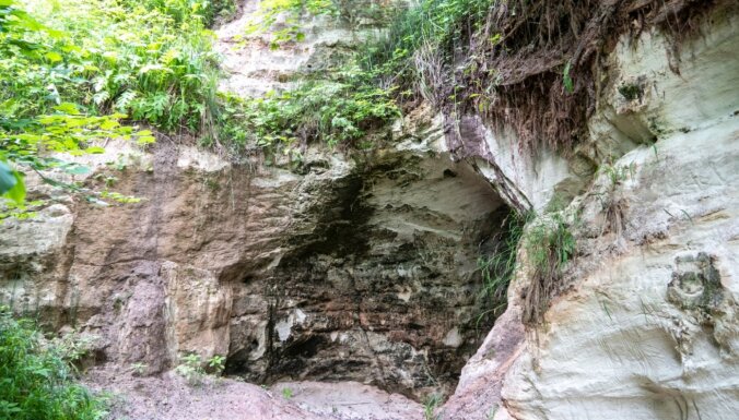 ФОТО. Чертова пещера, шашки и мельничный пруд: небольшая, но очень симпатичная природная тропа в Рауне