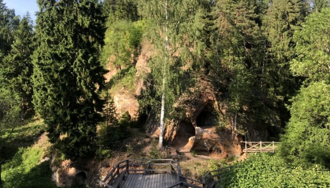 ФОТО. Мимо скал, пещер и мостиков: прогулочная тропа в самом сердце Лигатне