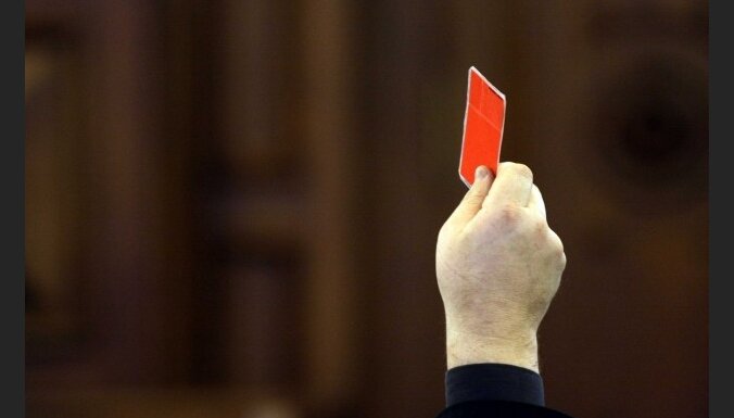 Bažās par neatbilstību Satversmei deputāti aptur mikrouzņēmumu nodokļa paketi