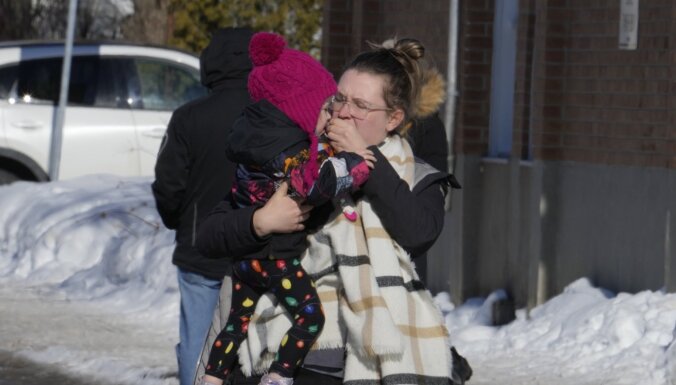 Kanādā dienas aprūpes centrā ietriecas autobuss; divi bērni nogalināti, seši – ievainoti