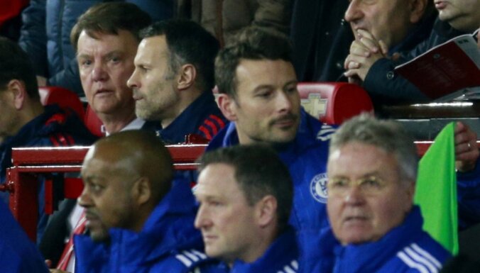 Manchester United assistant Ryan Giggs, manager Louis van Gaal and Chelsea Guus Hiddink