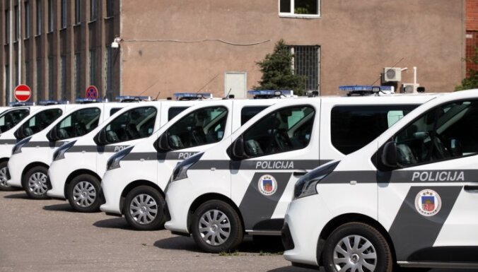 Par 1,7 miljoniem eiro samazina policijas auto nomas izdevumus