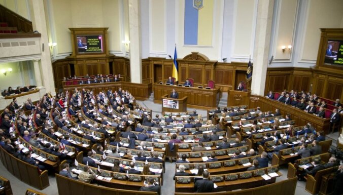 Ukrainas parlaments aizliedz komunisma un nacisma propagandu, Lielais Tēvijas karš pārtop par Otro pasaules karu