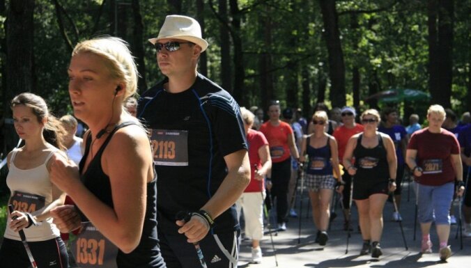 ФОТО: В Межапарке прошел благотворительный забег Nike Riga Run