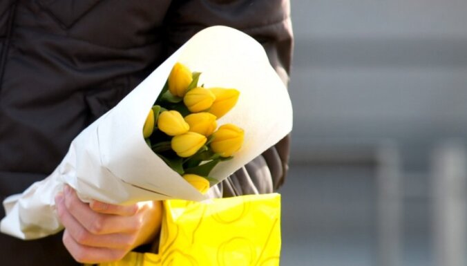 Тюльпаны, деньги, нищета. Почему 8 марта — это не только праздник