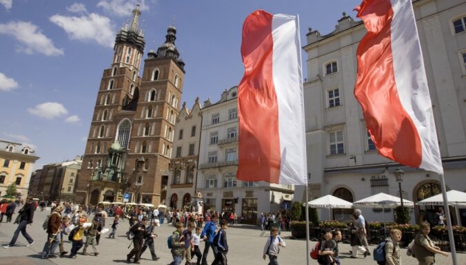 Возмущенные таксисты парализовали движение в Варшаве