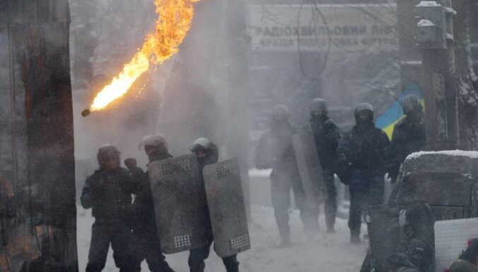 Beidzot jauna valdība, Kijevā liesmas un asinis, elektrība kļūs dārgāka