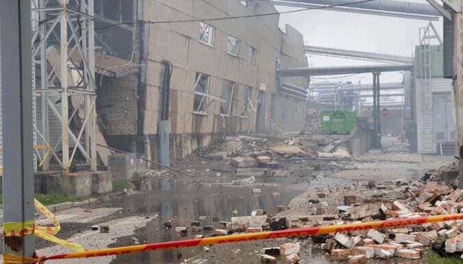 В Клайпеде произошел взрыв на крупном предприятии по деревообработке: есть пострадавшие
