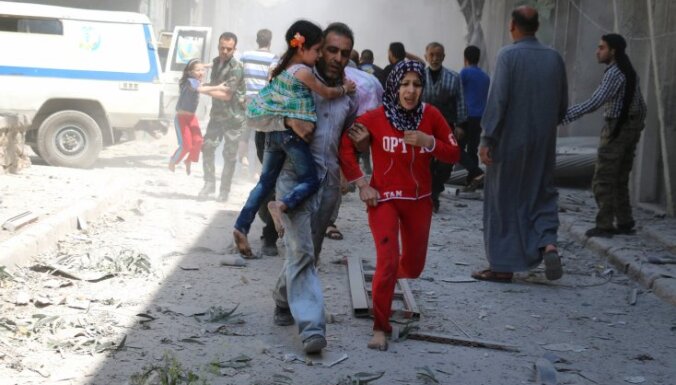 Sīrijas spēki bombardē nemiernieku kontrolētos Alepo rajonus