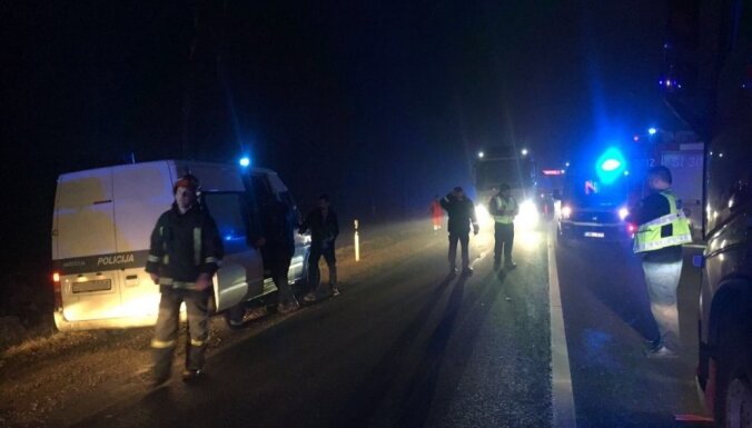 На Видземском шоссе столкнулись автобус и легковое авто: трое пострадавших