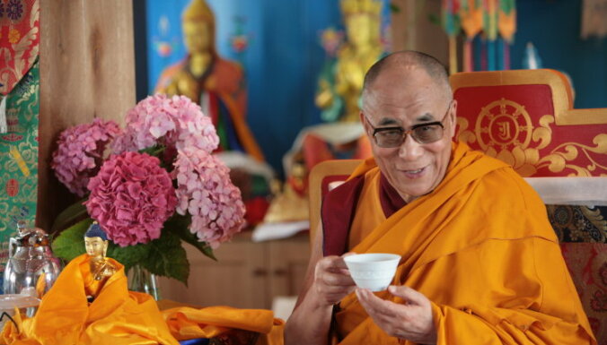 Далай-лама поговорит с Гребенщиковым и Херманисом о единстве всего человечества