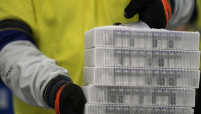 Латвия и пять других стран требуют от ЕС равномерного распределения вакцин