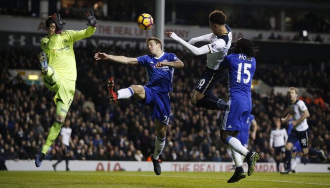 Tottenham Dele Alli scores their second goal to Chelsea
