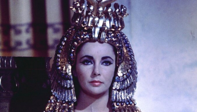 Женщина "со стержнем"  Cleopatra-52198433