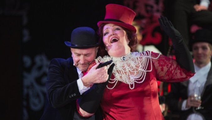 Foto: Daugavpils teātrī pirmizrādi piedzīvojusi operete 'Mistera Ikss noslēpums'