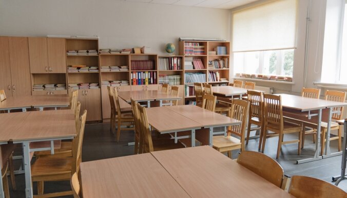 В Даугавпилсе "закончились" учителя для преподавания на латышском; государство призывают решить проблему