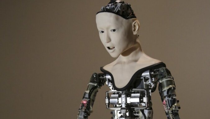 Японская страховая компания первой в мире заменит штат сотрудников на роботов