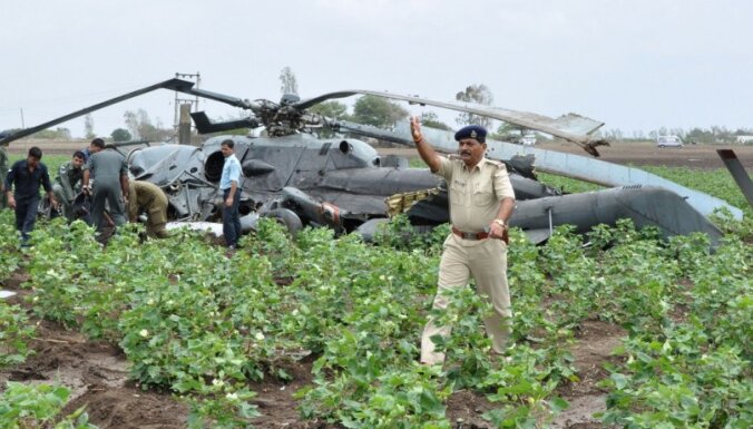 Indijā saskrējušies divi helikopteri; deviņi cilvēki gājuši bojā