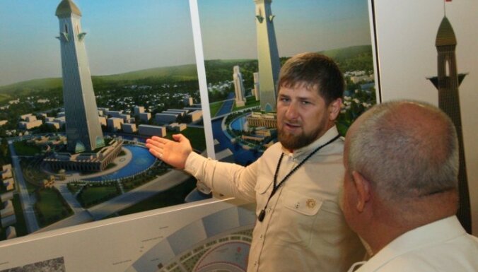 Kadirovs Groznijā cels iespaidīgu debesskrāpi un peldbaseinu