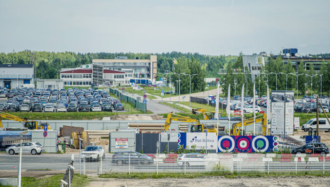 ФОТО: В аэропорту "Рига" второй год возводят железнодорожную станцию Rail Baltica