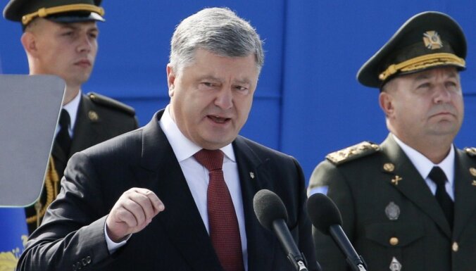 Порошенко призвал украинцев бороться против "вызовов русского мира"