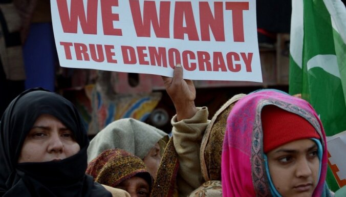 В мире стало меньше демократий. О чем говорит новый индекс BTI