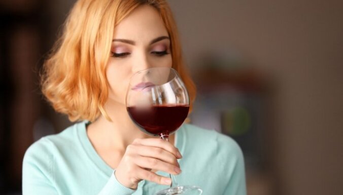 Опрос: за последний год жители Латвии стали чаще употреблять алкоголь