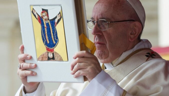Вейонис улетел в Ватикан на переговоры с Папой Римским