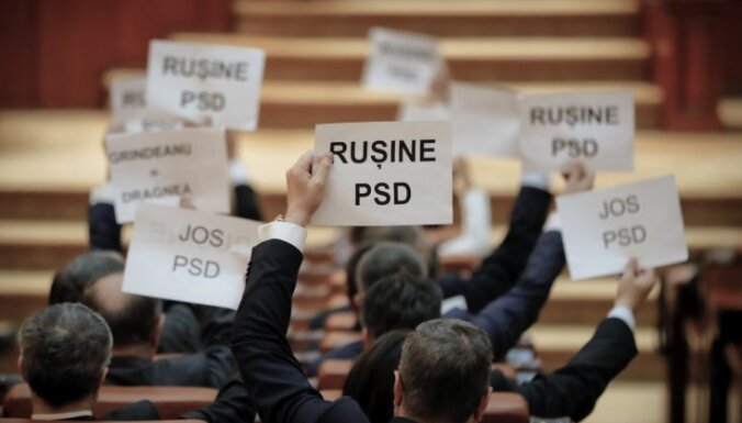 Rumānijas parlaments izsaka neuzticību premjeram