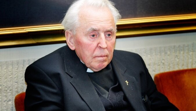 Lietuvā miris ievērojamais disidents un katoļu garīdznieks Svarinsks