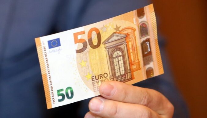 Saldus novadā visiem pirmklasniekiem piešķirs 50 eiro pabalstu mācību līdzekļu iegādei