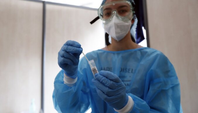Faktu pārbaude: Nē, parasto gripu PĶR testi nenotur par Covid-19