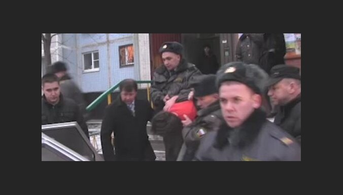 Maskavā vīrietis ar nazi sadur astoņus līdz 12 cilvēkus; mirusi sieviete