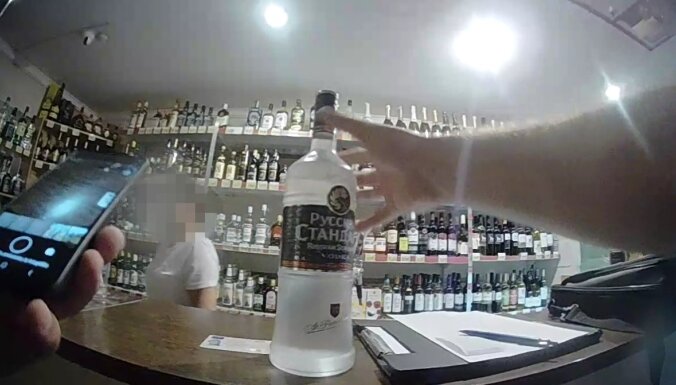 ФОТО. Полиция провела контрольные закупки в рижских кафе: где нашли нарушения