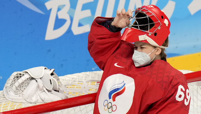Канадки отказывались выходить на лед против российских хоккеисток, но согласились сыграть в масках
