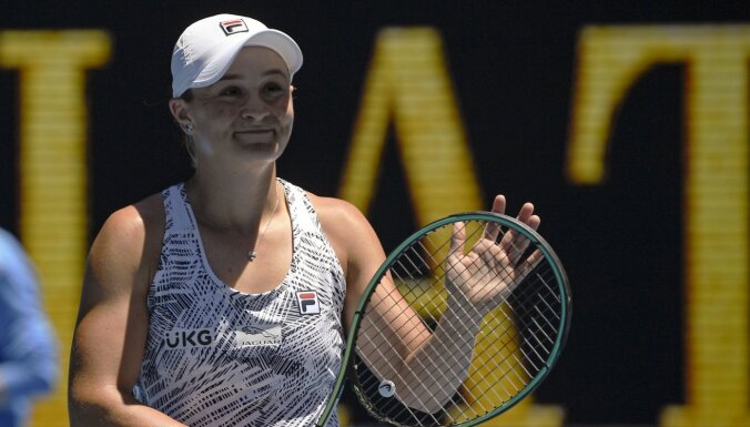 'Australian Open': Bārtija pārliecinošā uzvarā atkal nezaudē nevienu serves geimu