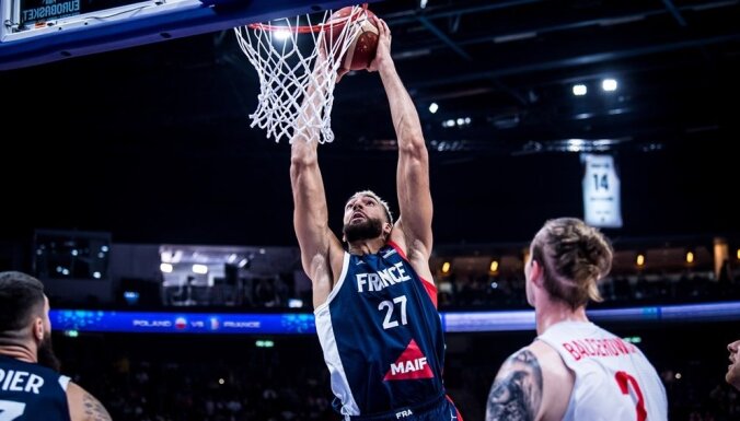 Francija izcīna graujošāko uzvaru 'Eurobasket' pusfinālos un cīnīsies par savu otro zeltu
