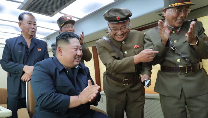 Северная Корея объявила о тестах сверхгабаритной реактивной системы залпового огня