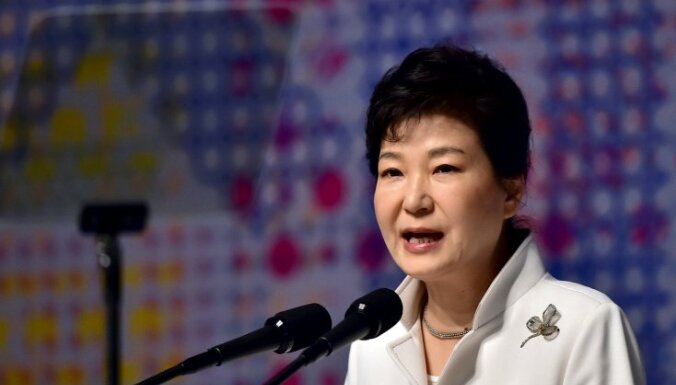 Dienvidkorejas prokuratūra korupcijas skandāla izmeklēšanā vēlas iztaujāt valsts prezidenti