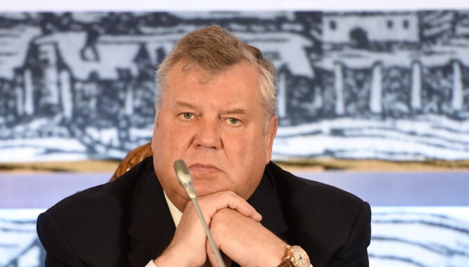 'Savas popularitātes vairošana' – Urbanovičs aicina politiķus necīnīties par karogu