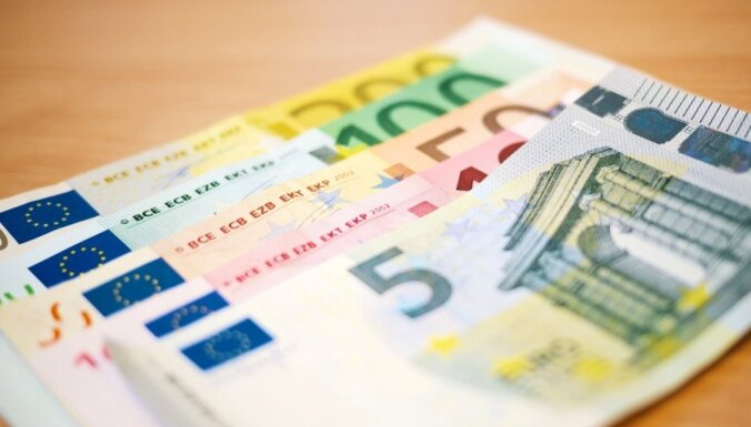 Жители Латвии научились выявлять фальшивые евро