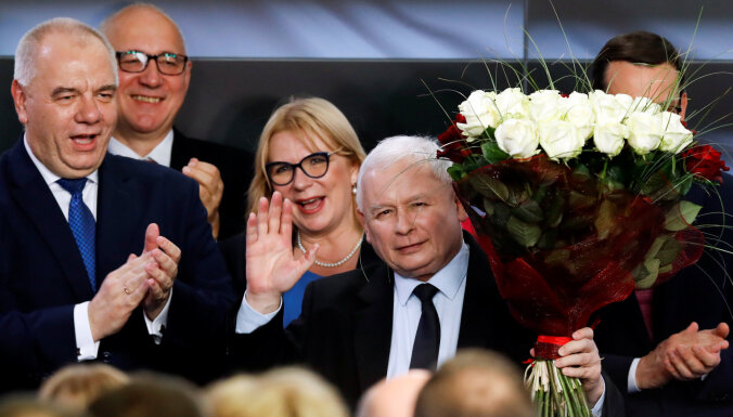 Партия Качиньского лидирует на парламентских выборах в Польше