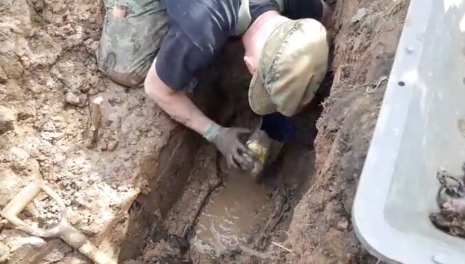 ВИДЕО: В Вангажи возле Сигулдского шоссе нашли останки немецких солдат